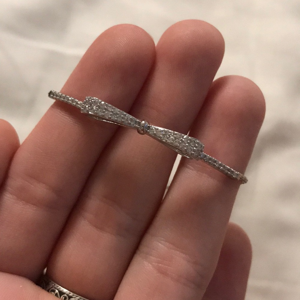 Silver bow bracelet